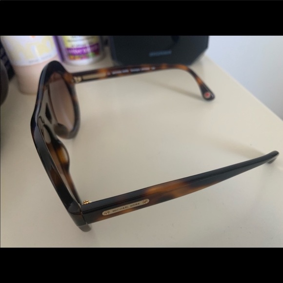 Sun glasses - Picture 3 of 4